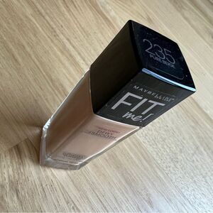 Maybelline Fit Me Dewy + Smooth Foundation SPF 18 # 235 Pure Beige